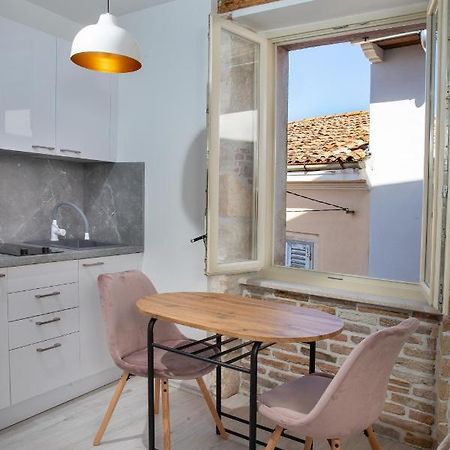 Apartments And Rooms Luan Rovinj Bagian luar foto