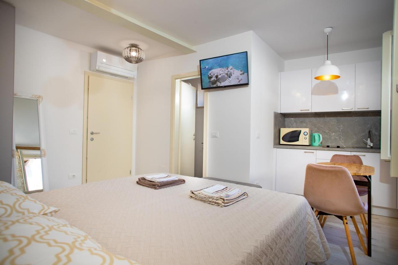 Apartments And Rooms Luan Rovinj Bagian luar foto